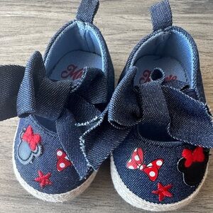 Infant Disney Minnie Mouse Canvas Shoes (Size 3-6 Months)
